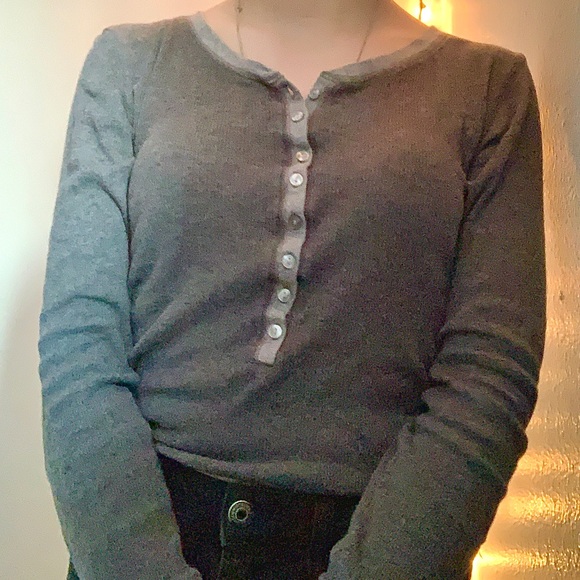 ✨Long Sleeve Button Up Shirt✨ - Picture 2 of 5